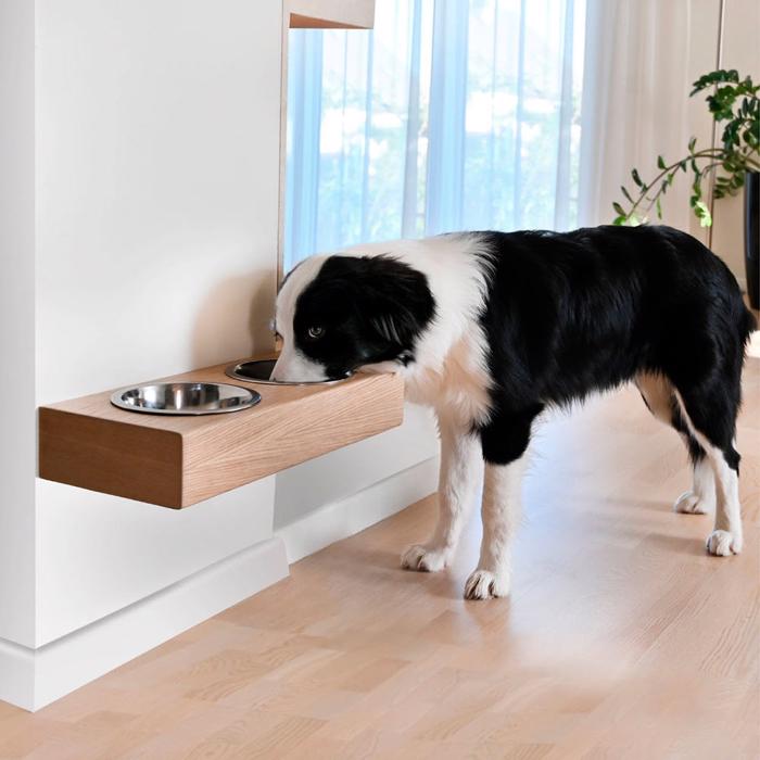 Håndlavet Designer Væghængt Foderbar Til Små og Mellem Hunde i Egetræ