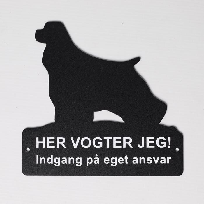 Her Vogter Jeg skilt med Am Cocker Spaniel